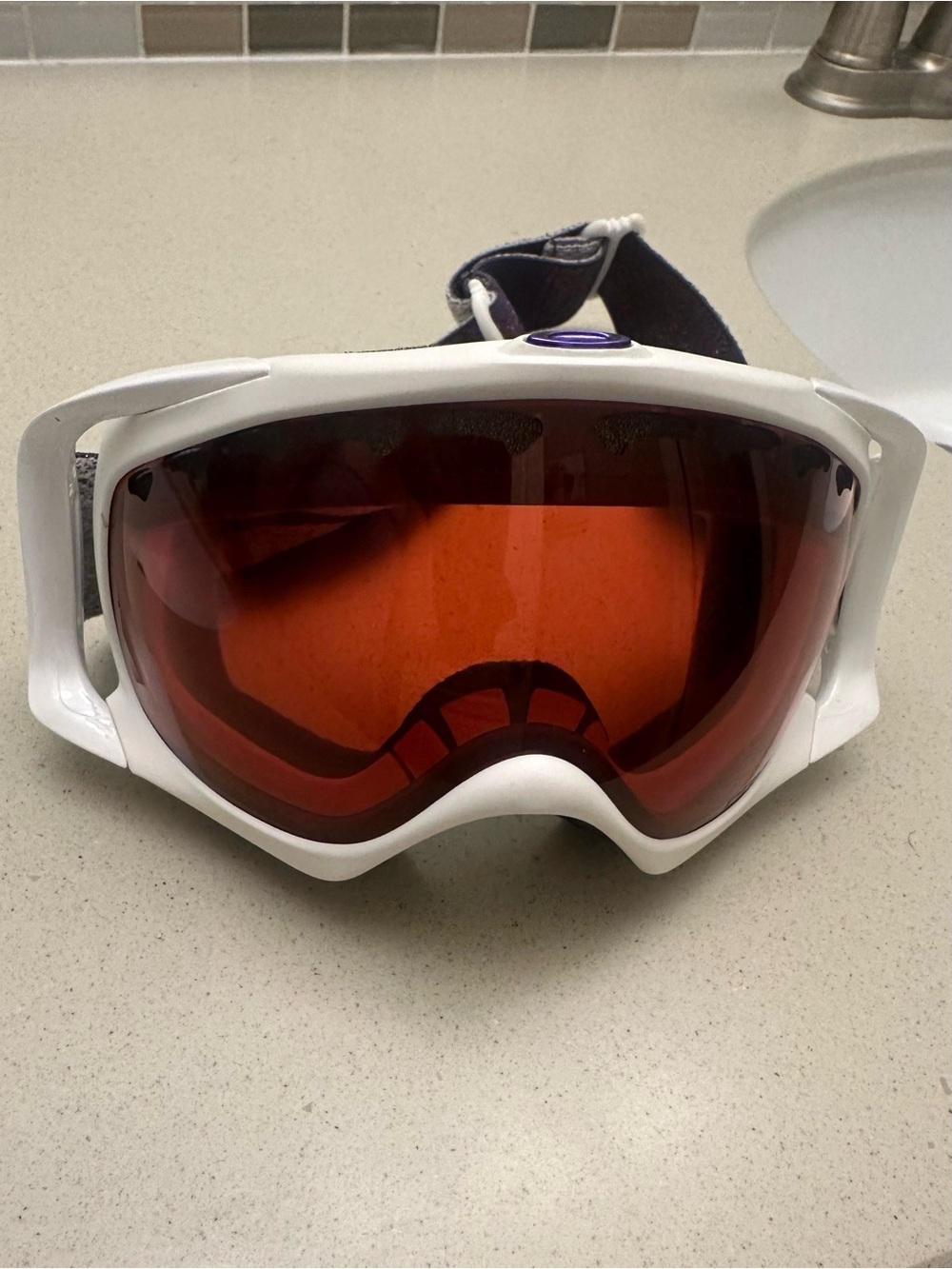 Oakley white Snowboard and Ski Goggles-Oakley cloth case included